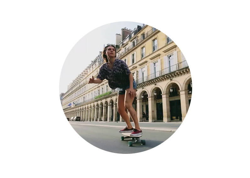 Emma en Surfskate à Paris